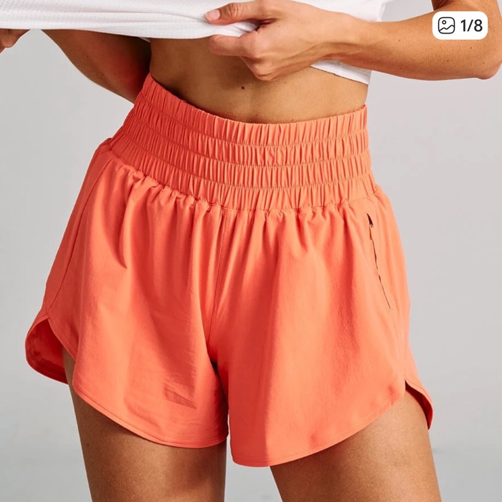 OUTDOOR VOICES CORAL ORANGE WOMENS ATHLETIC SHORTS  SIZE M